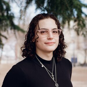 2025ZoeNawarHeadshot-min